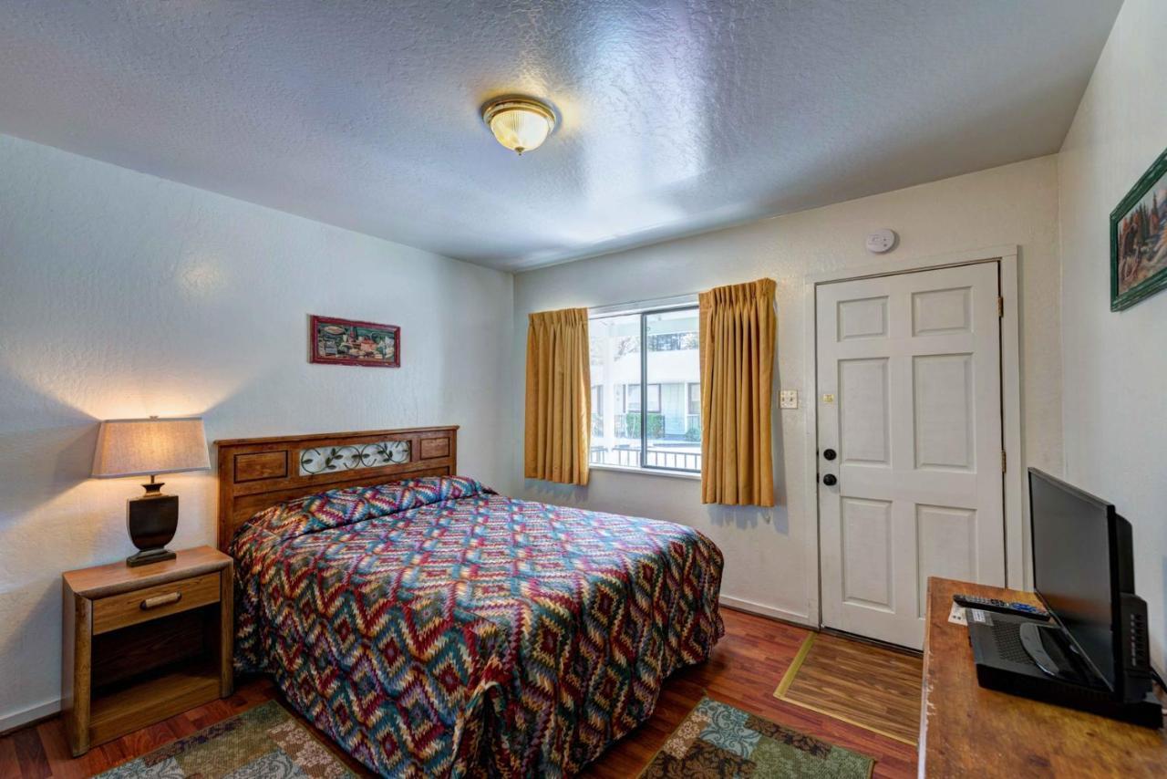 Lake Shasta Lodge Lakehead Exteriör bild